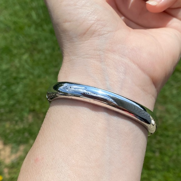 Crystal adorned silver plated hinge bracelet - Picture 10 of 16